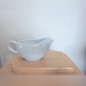 NEW Jones New York Gravy Boat with Bamboo Serving Tray